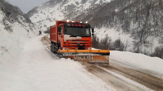 Дороги поселков Хачмач и Мхитарашен труднопроходимы. Закрыта дорога села Мегмана — слой снега достигает 50 см