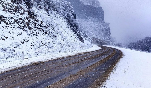 В Вайоцдзорском регионе, городе Каджаран и на участке под названием «Мегру сар» Сюникского региона идет снег