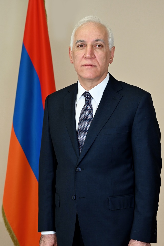 Армянская женщина – носительница многовековых традиций нашего народа и та, кто передаёт их поколениям. Президент РА