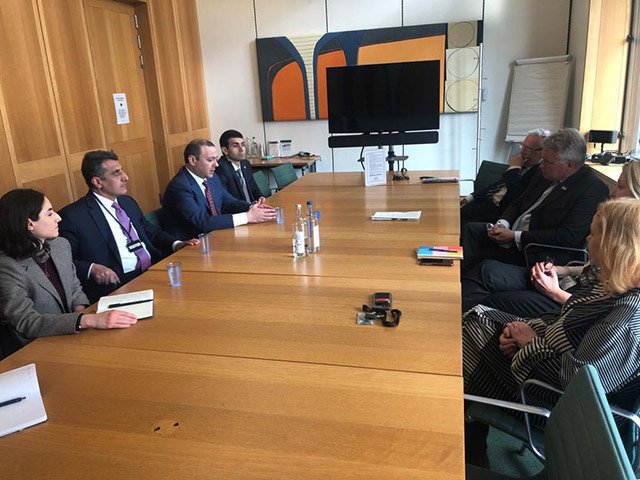Армен Григорян встретился с членами парламентской группы дружбы Великобритания-Армения