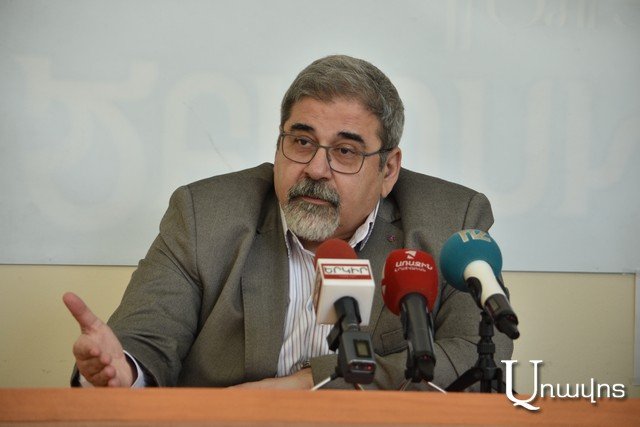 Киро Маноян: «Понятно, что эти власти как бы соглашаются с различными иностранными силами, что они могут задушить, поставить Армению на колени»