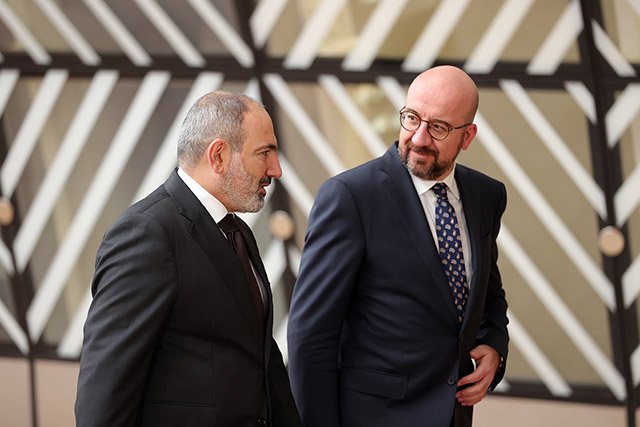 Шарль Мишель подтвердил приверженность ЕС развитию диалога между Арменией и Азербайджаном