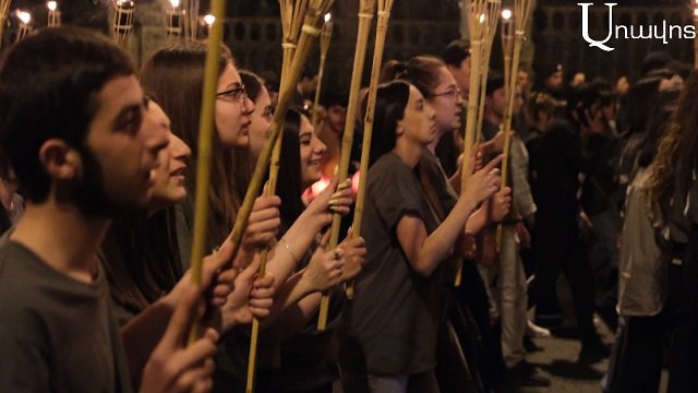 Факельное шествие «Зартнир, лао» — в фотографиях