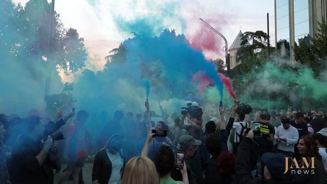 «Боремся за главное» — сотни журналистов в Тбилиси на уличном протесте. JAMnews
