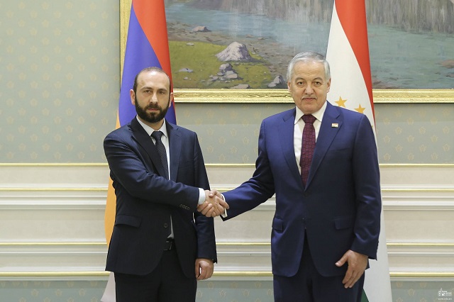 Арарат Мирзоян и Сироджиддин Мухриддин выразили удовлетворение уровнем двустороннего сотрудничества, основанного на взаимопонимании и взаимном доверии