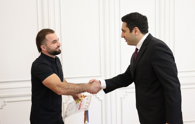 Чемпион мира по армрестлингу проинформировал председателя НС о попытках психологического давления турецкого и азербайджанского соперников