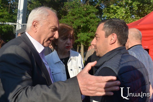 Арам Саргсян предлагает парламентскому большинству отказаться от своего предводителя