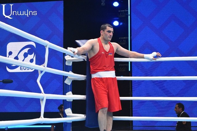 Нарек Манасян не ушел с ринга в знак несогласия с решением судей