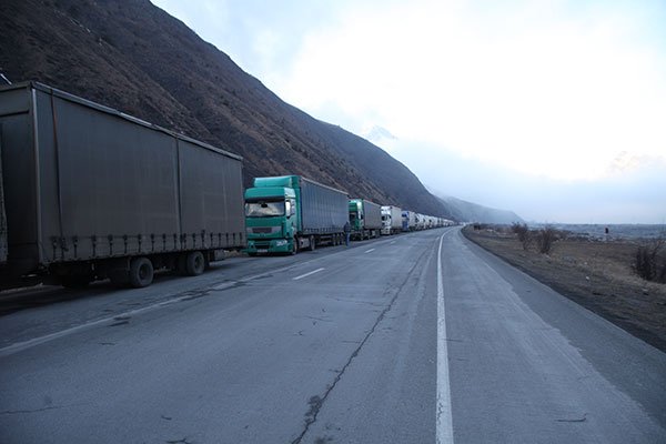 Автодорога Степанцминда-Ларс закрыта для грузовиков