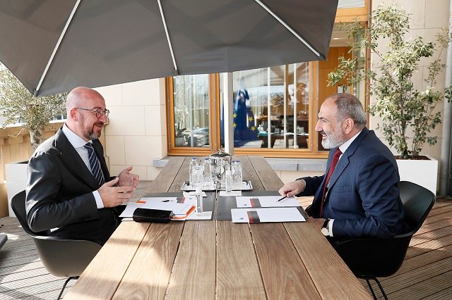 Никол Пашинян провел частную беседу с председателем Европейского совета Шарлем Мишелем