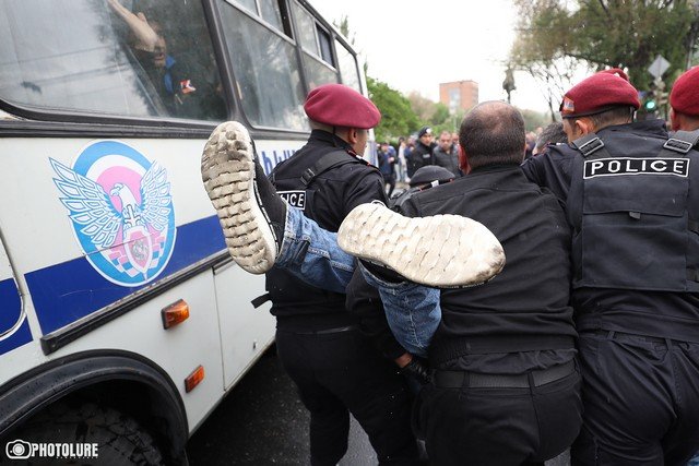 Тагуи Товмасян. Полиция буквально избивает граждан РА, которые реализуют свое конституционное право на мирные собрания