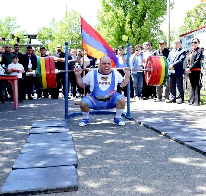 Зорик Погосян из Ванадзора побил собственный рекорд