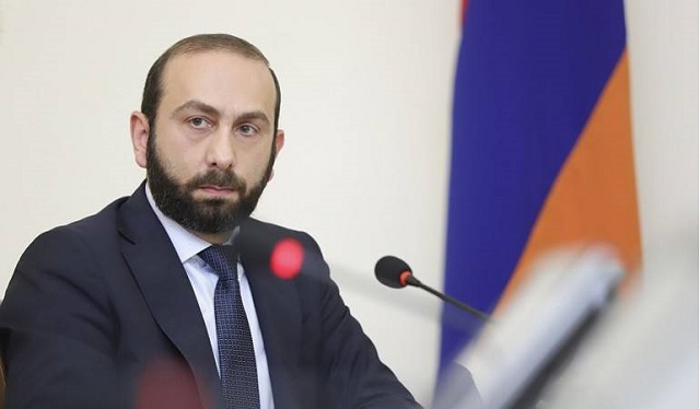 «Существование какого-либо коридора на территории Армении исключено. Наши обсуждения касаются исключительно открытия, разблокирования дорог, транспортных и экономических коммуникаций». Арарат Мирзоян