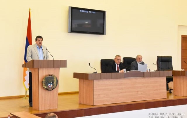 Араик Арутюнян выступил с ежегодным посланием к Национальному собранию