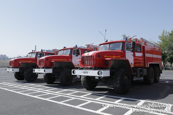 МЧС РА пополнилось новыми пожарно-спасательными машинами марки «Урал-5557»