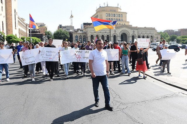 «Никто нас не сковывает, мы не будем окружать МИД»․ Что скажут протестующие Лаврову