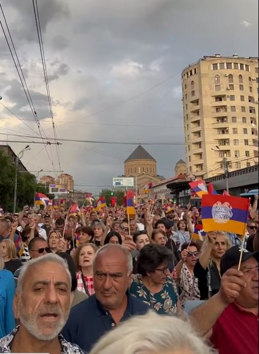 От церкви «Сурб Хач» Арабкира началось шествие движения «Сопротивление»