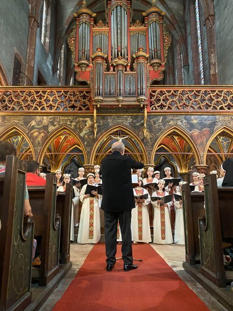 Воспитанники хора Гюмрийского детского дома, выступившие с концертом в церкви Saint-Pierre-le-Jeune в Страсбурге, тронули публику своим исполнительским мастерством
