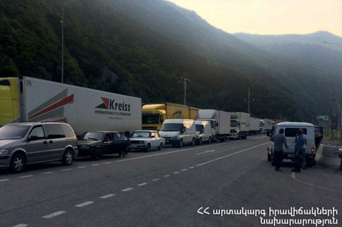 Автодорога Степанцминда-Ларс закрыта для всех типов транспортных средств