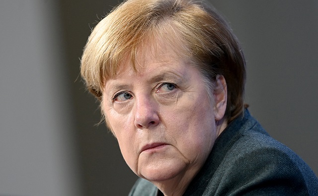 Меркель заявила, что пока не видит себя посредником между Россией и Украиной. ТАСС