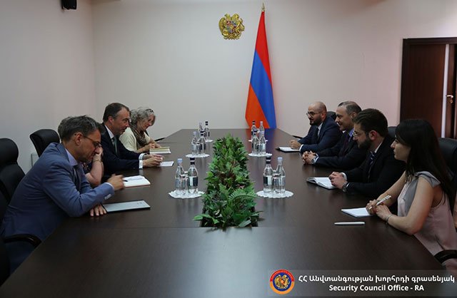 Армен Григорян и Тойво Клаар обсудили брюссельский процесс урегулирования армяно-азербайджанских отношений