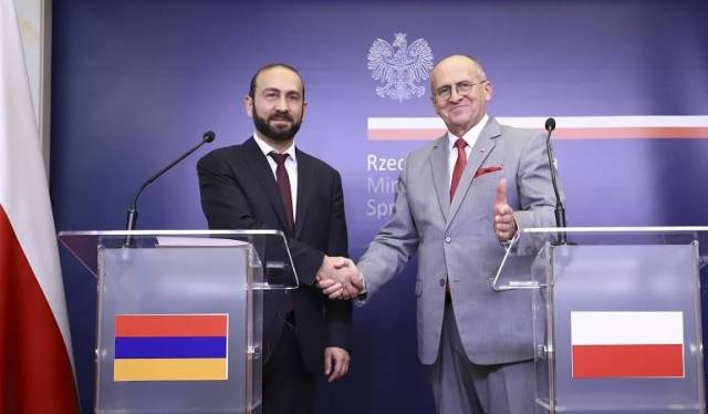 Вопреки прилагаемым Арменией усилиям, мы продолжаем сталкиваться с провокационными действиями Азербайджана в отношении Армении и Нагорного Карабаха, воинственными и максималистскими заявлениями, направленными на нарушение региональной стабильности и мира. Арарат Мирзоян