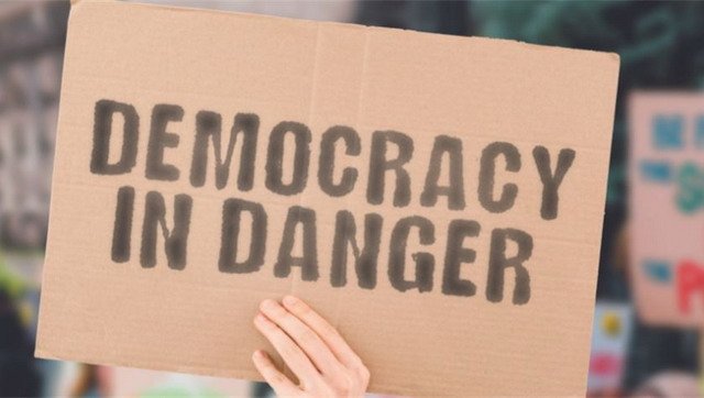 Демократия должна быть «демократической»