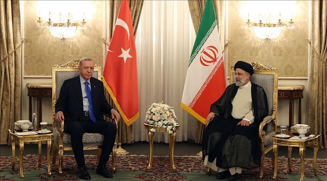 Президенты Турции и Ирана провели переговоры в Тегеране. Anadolu Agency