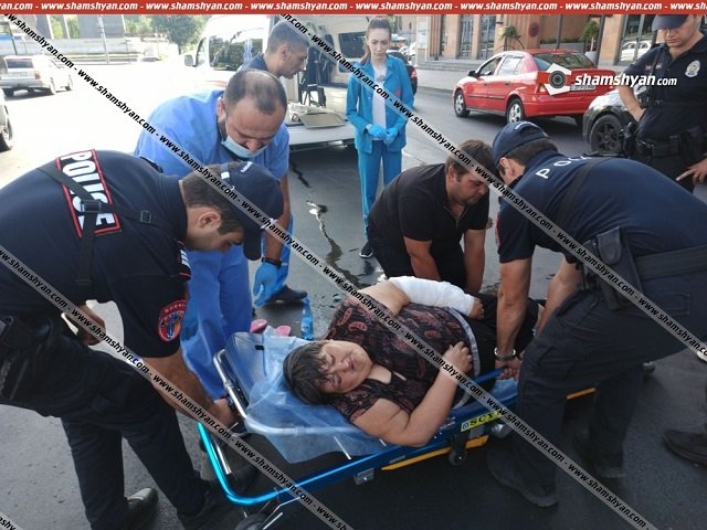 Женщина выпала из движущегося автомобиля. Shamshyan.com