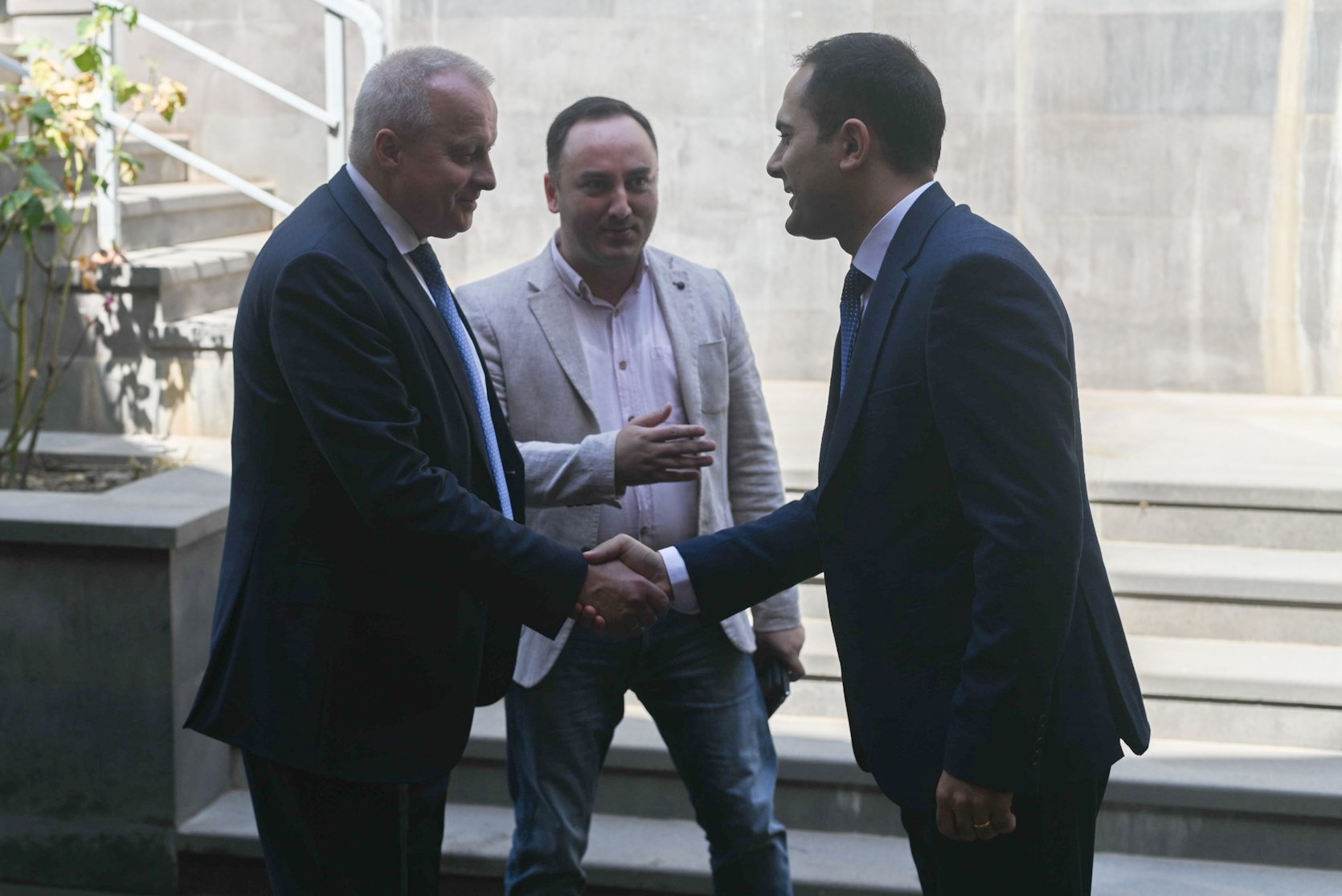В Центре общественных связей и информации Аппарата Премьер-министра Армении провели встречу с Сергеем Копыркиным