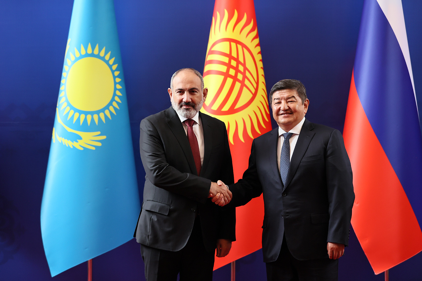 Необходимо сконцентрироваться, чтобы попытаться сохранить тот темп, который существует в товарообороте между странами ЕАЭС: Никол Пашинян на встрече с президентом Кыргызстана