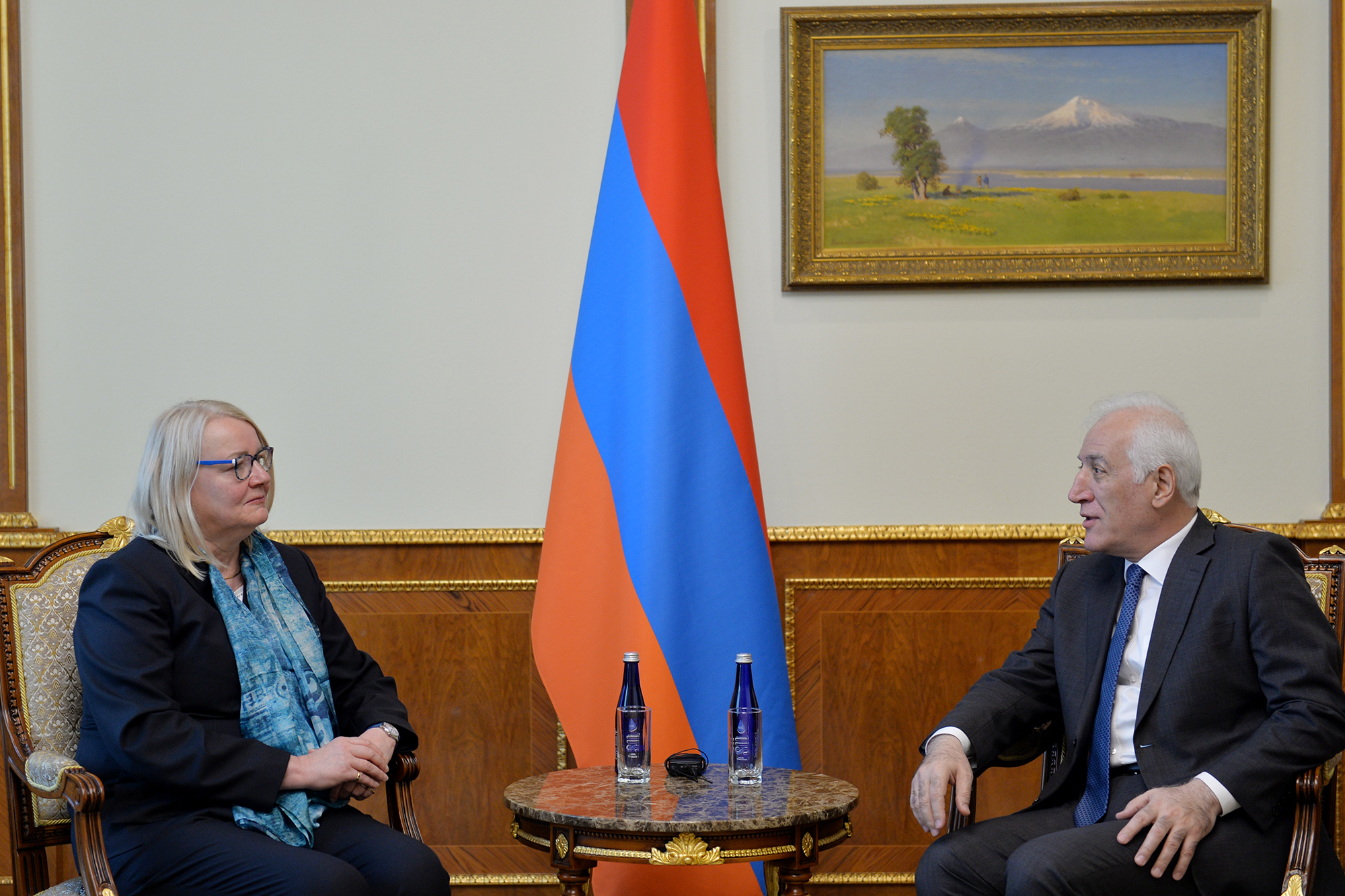 Президент Ваагн Хачатурян провёл прощальную встречу с послом Латвии в Армении