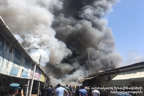Взрыв с возгоранием в торговом центре «Сурмалу»: пожаротушительные и поисковые работы продолжаются