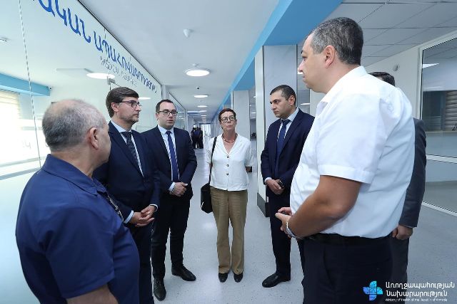 Французские должностные лица посетили находившихся на лечении в результате развязанной Азербайджаном агрессии