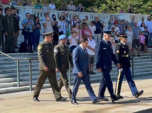 В США Сурен Папикян посетил Арлингтонский военный пантеон