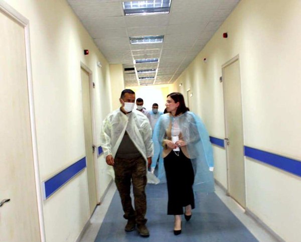 Министр здравоохранения в Сюнике посетила гражданские и военные госпитали