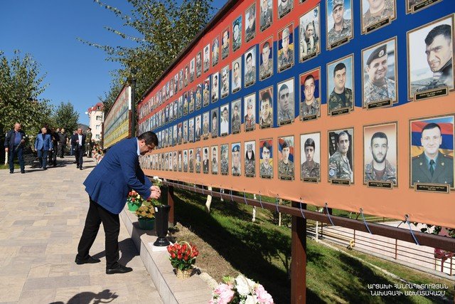 Араик Арутюнян принял участие в памятных мероприятиях, посвященных погибшим на войне
