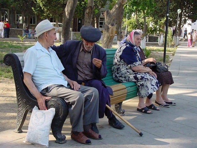 Почти половина населения Азербайджана не доживает до пенсионного возраста. JAMnews