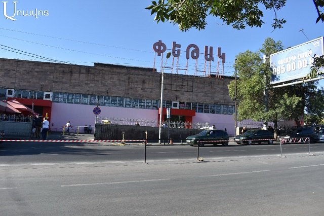 Сотрудники торгового центра «Петак» объявили бессрочную забастовку (фоторяд)