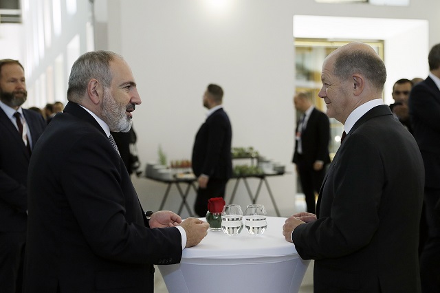 Пашинян и Шольц коснулись вопросов развития армяно-германских отношений