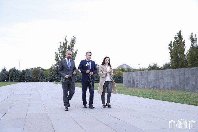 Докладчик Европарламента по делам Армении Андрей Ковачев посетил мемориальный комплекс Цицернакаберд