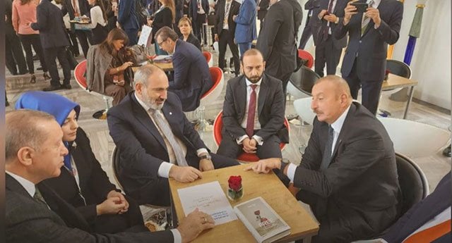 Приподнятое настроение Ильхама Алиева, рукопожатие Пашинян-Эрдоган, встреча Пашинян-Алиев-Макрон-Мишель. Что происходит в Праге