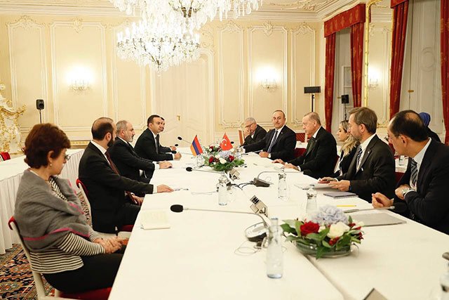 В Праге началась встреча Пашиняна и Эрдогана