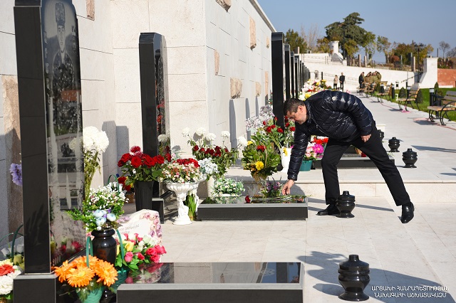 Араик Арутюнян почтил память погибших в ходе третьей Арцахской войны