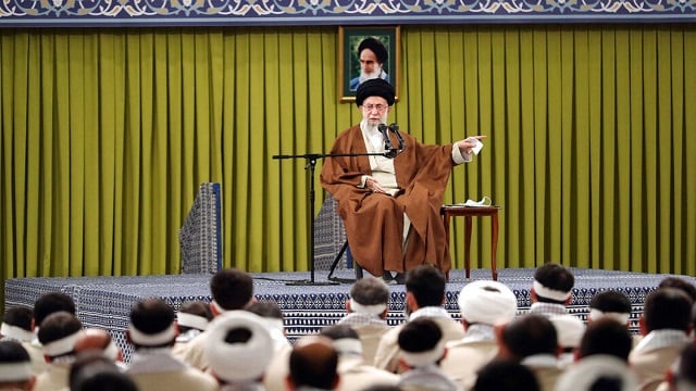 Аятолла Али Хаменеи сравнил протестующих иранцев с террористами. Euronews