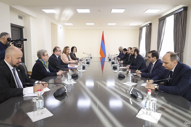 Министр иностранных дел Армении принял миссию наблюдателей ЕС