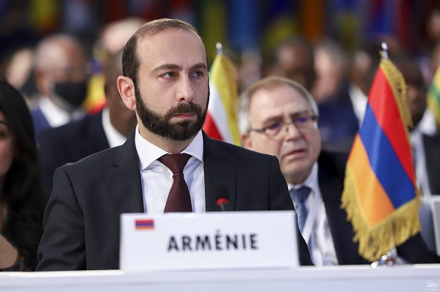 «Армения по-прежнему привержена мирному урегулированию всех вопросов, связанных с конфликтом, включая обеспечение прав и безопасности народа Нагорного Карабаха». Арарат Мирзоян