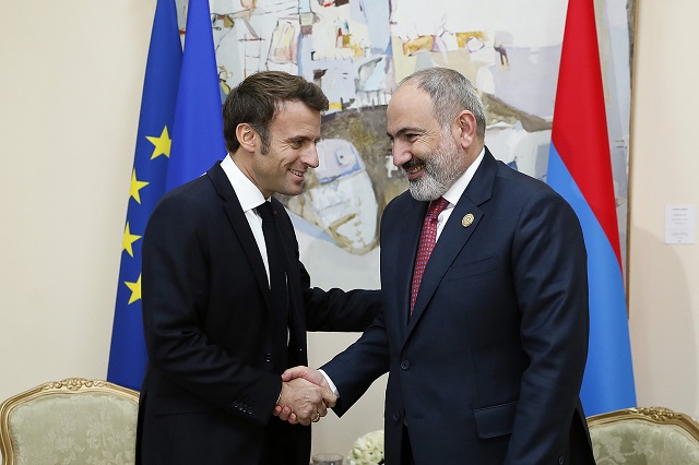 В Тунисе состоялась встреча премьер-министра Армении и президента Франции