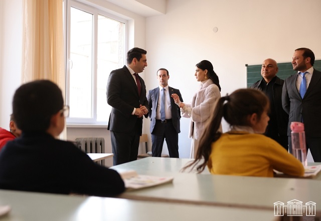Председатель НС посетил школу им. Г.Хачатряна