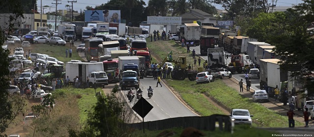 Сторонники Жаира Болсонару заблокировали дороги в Бразилии. Deutsche Welle